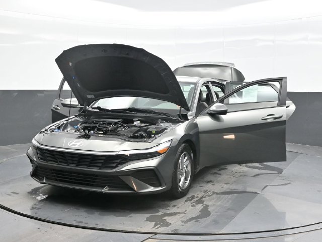 Used 2025 Gray Hyundai SE image 30