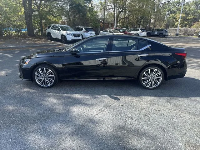 Used 2025 Black Nissan 2.5 SL image 8