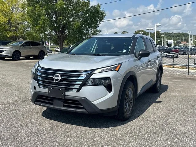 Used 2024 Silver Nissan S image 9
