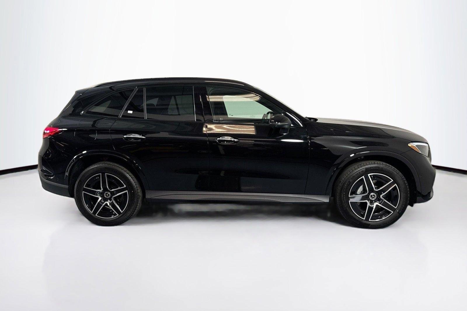 New 2026 Black Mercedes-Benz GLC 300 image 4