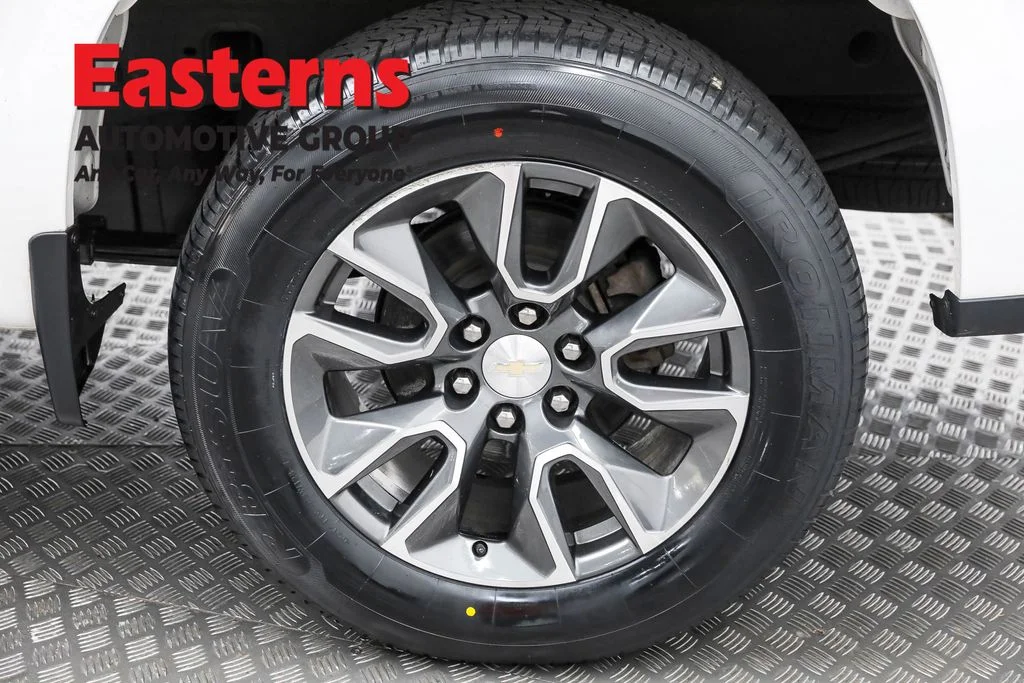 Used 2022 White Chevrolet LT image 32