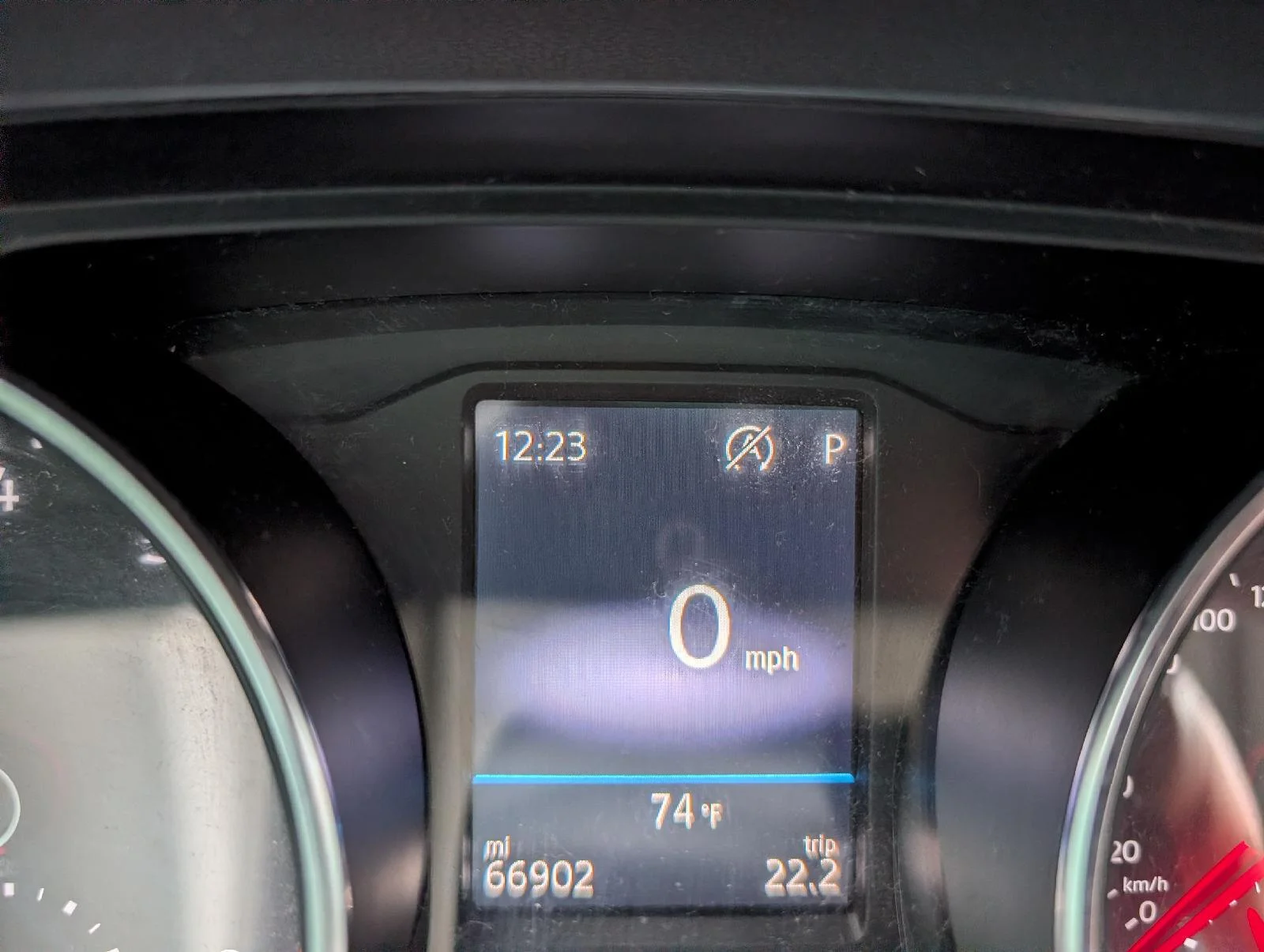 Used 2019  Volkswagen SE image 12