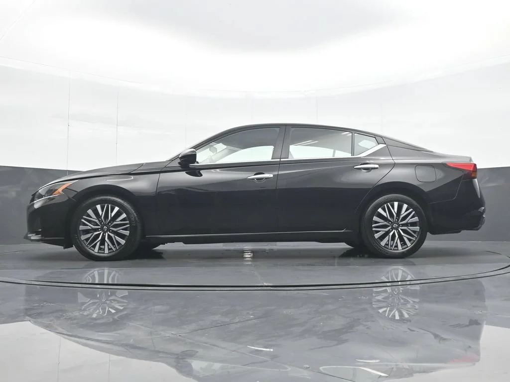 Used 2024 Black Nissan 2.5 SV image 27