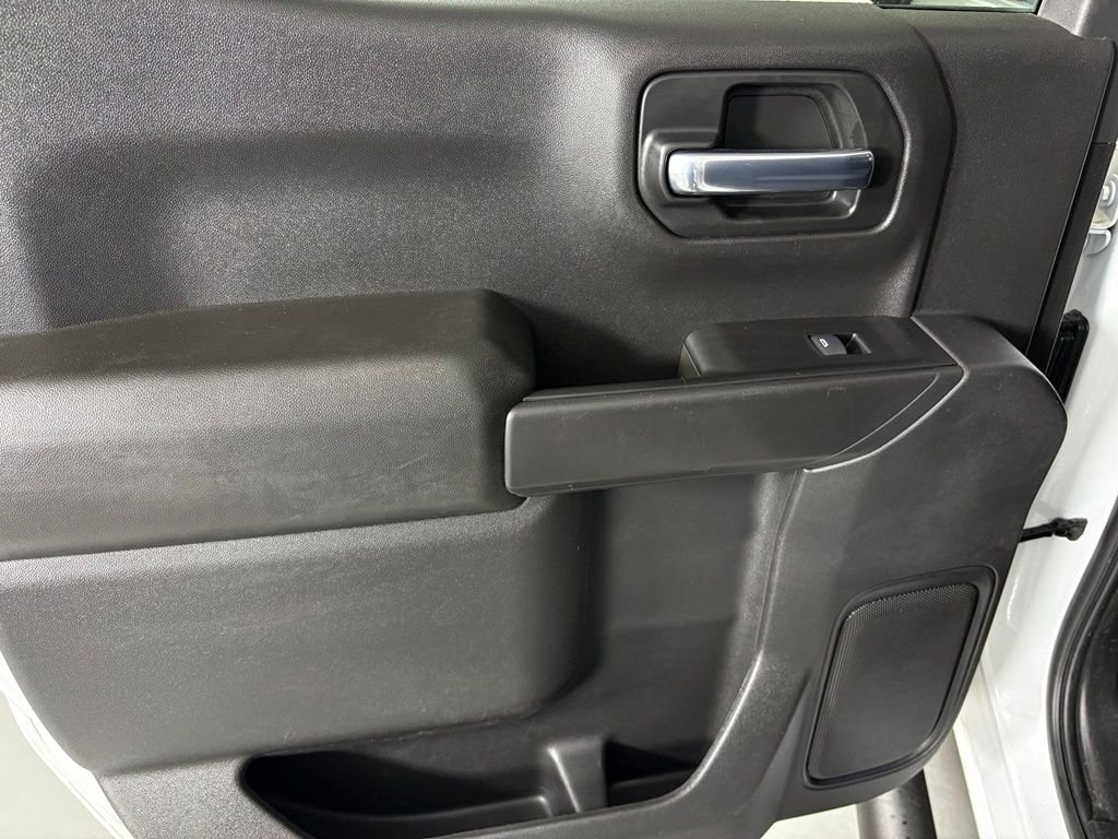 Used 2023 White Chevrolet Custom image 40