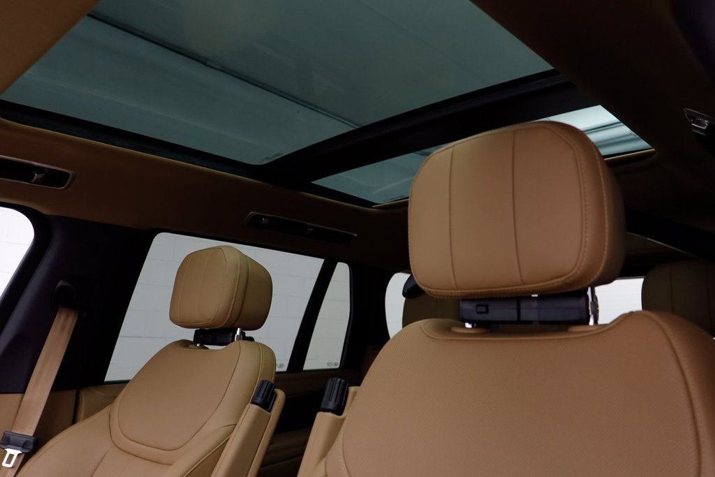 New 2026 Santorini Black LAND ROVER SE LWB 7-Seats / V8 image 15