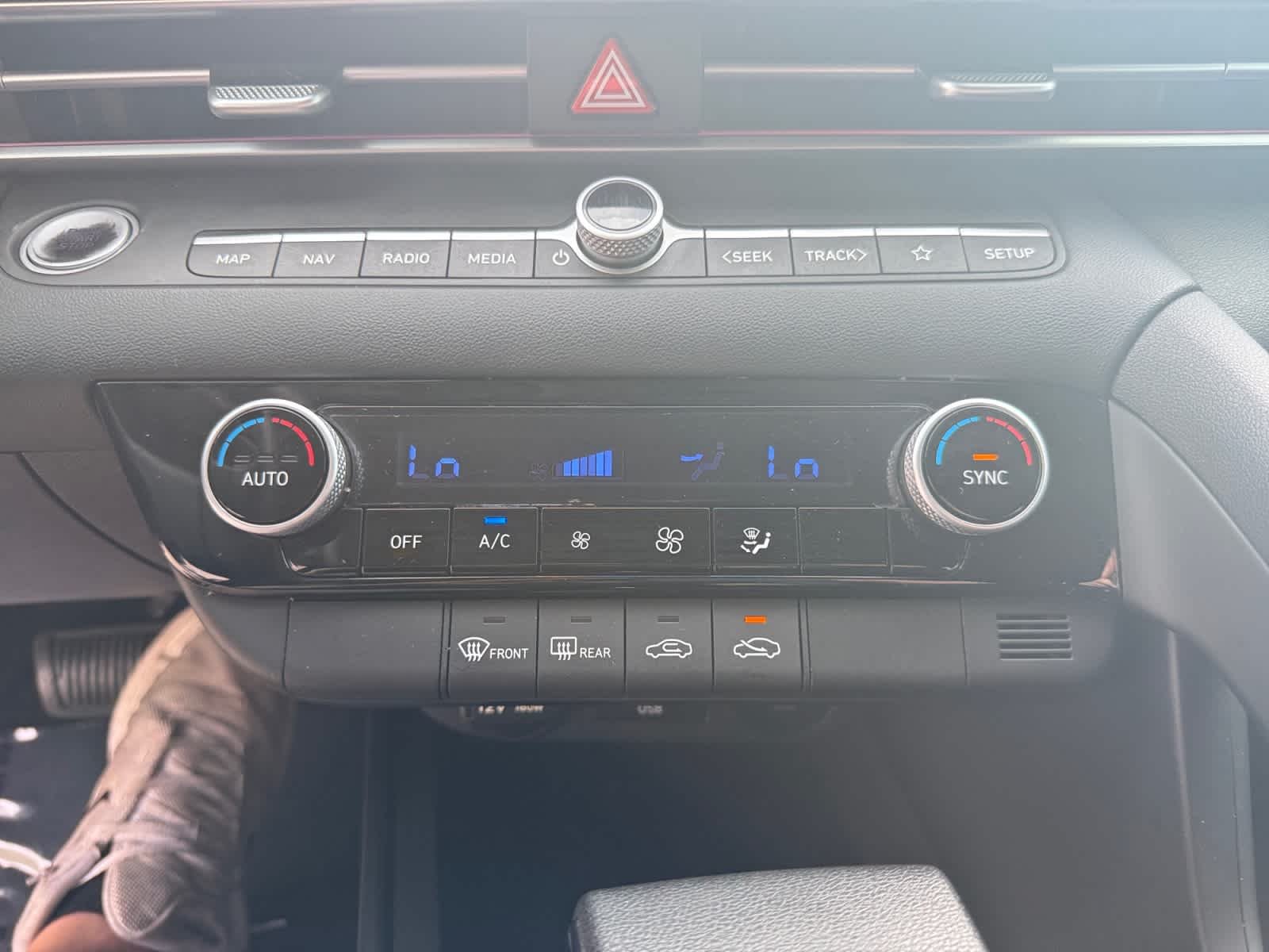 2024 Hyundai Elantra SEL - Photo 17