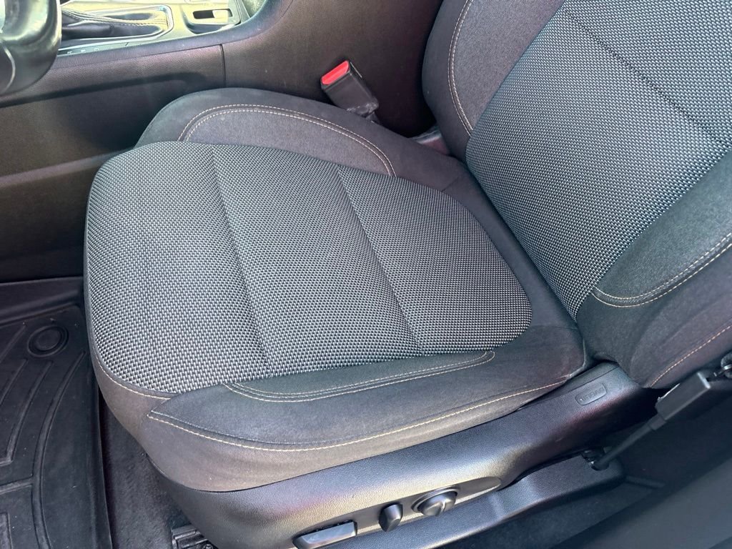Used 2018 Iridescent Pearl Tricoat Chevrolet LT Cloth w/1LT image 12