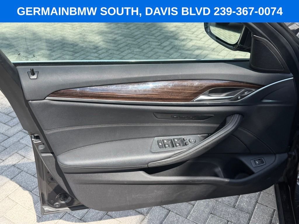 Used 2018 Dark Graphite BMW 530i xDrive image 12