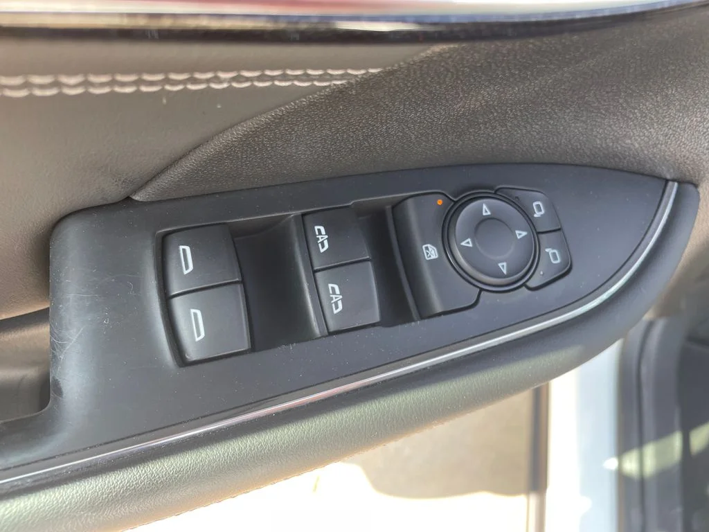 Used 2021 White Buick Preferred image 22
