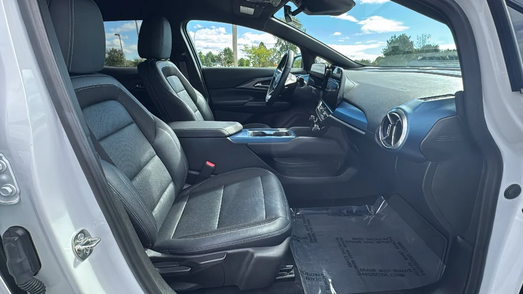 2024 Chevrolet Equinox EV LT - Photo 8