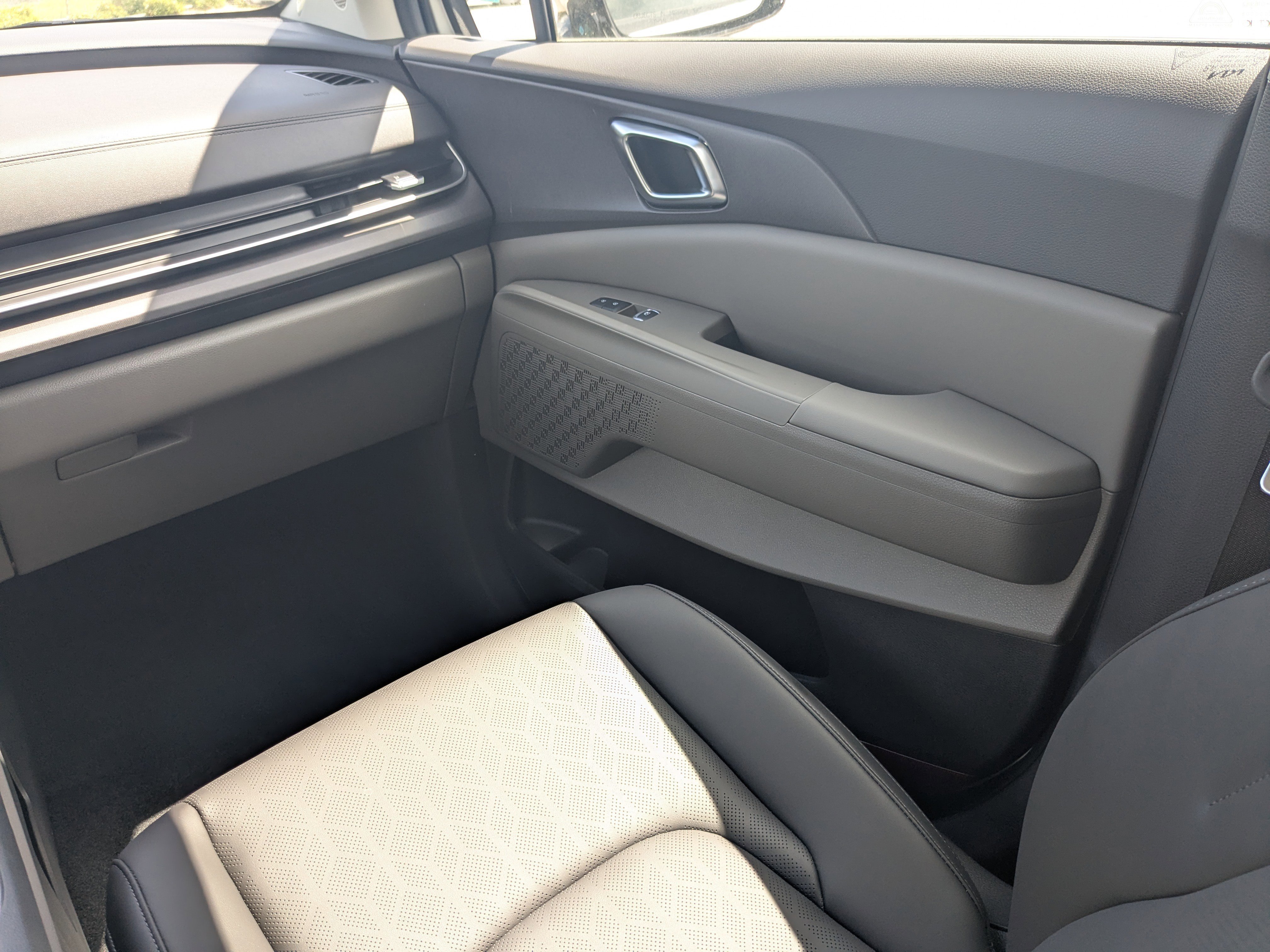 New 2026 Snow White Pearl Kia EX image 25