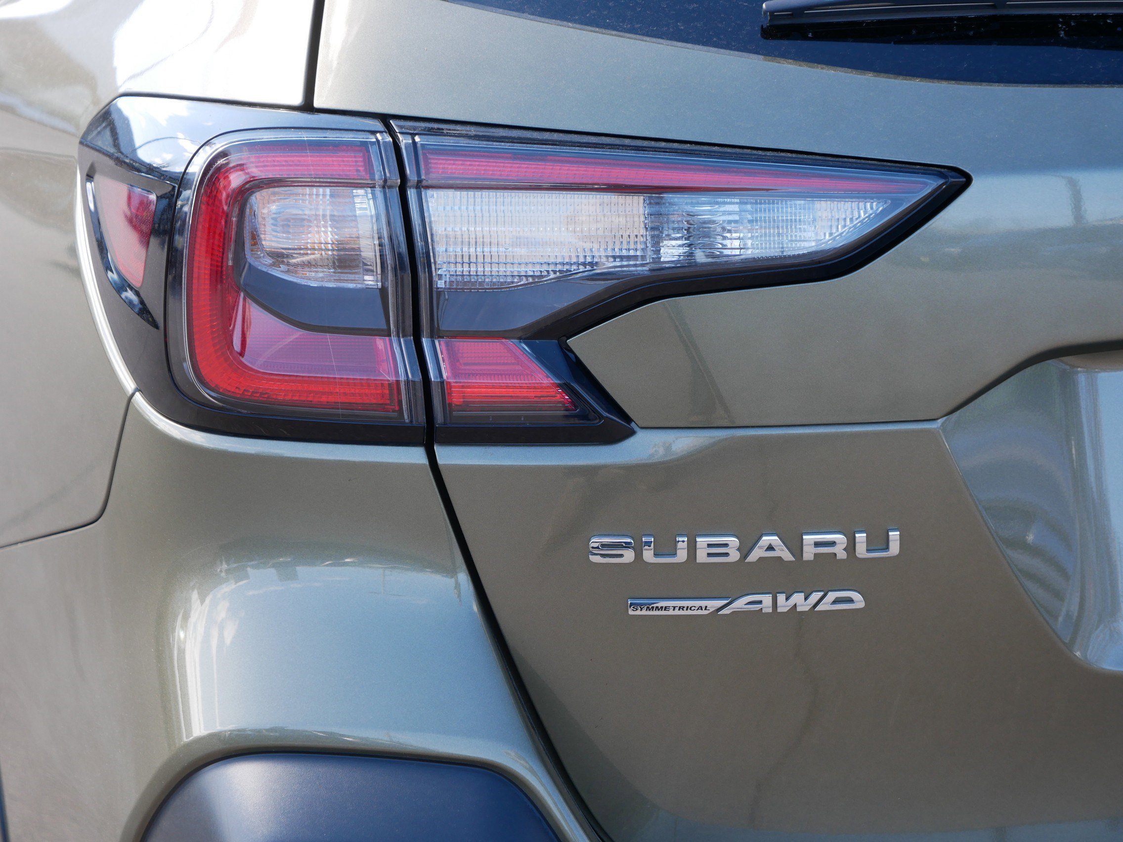 Used 2025 Autumn Green Metallic Subaru Premium image 17