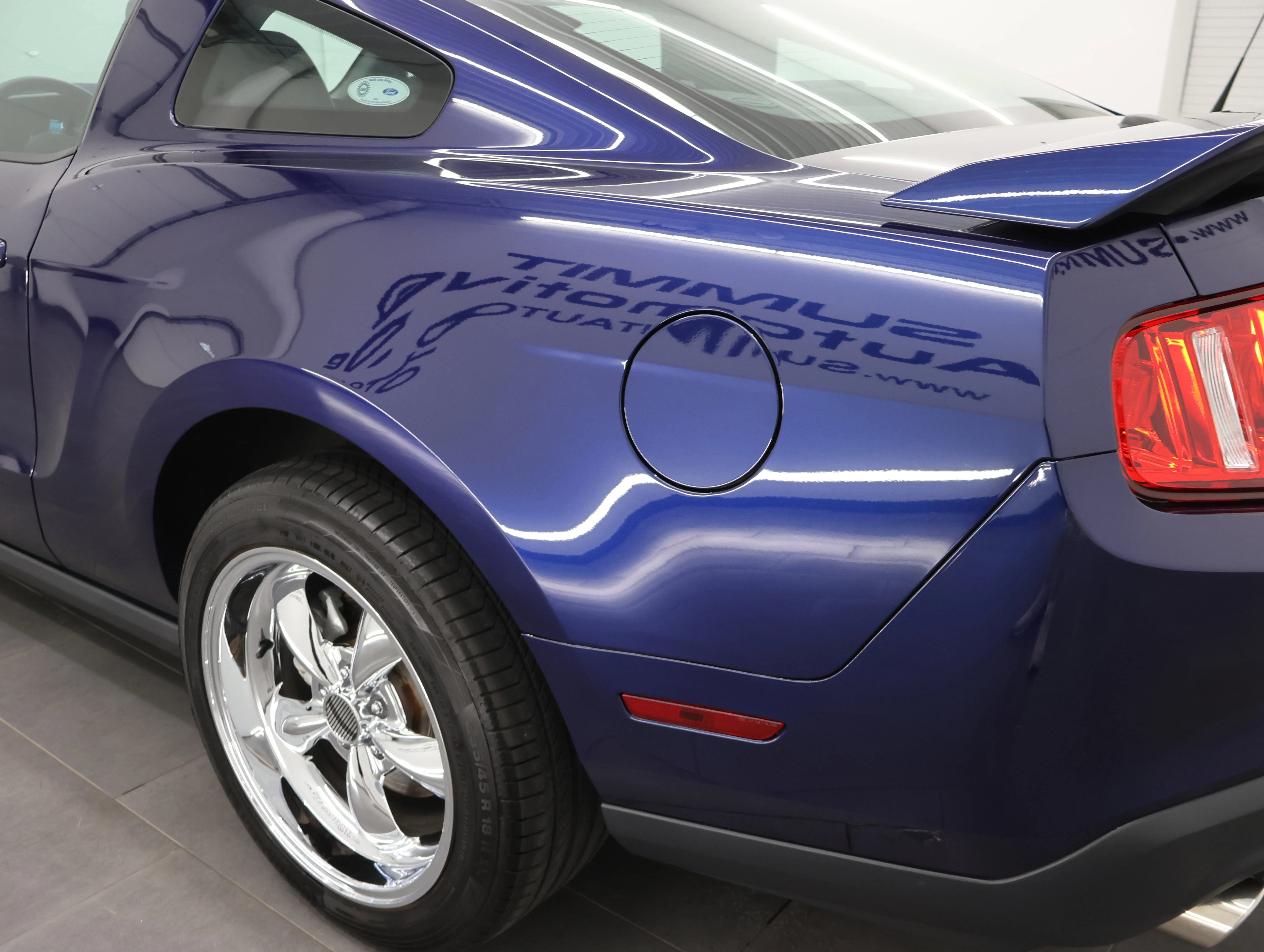 Used 2010 Kona Blue Metallic Ford GT Premium image 29