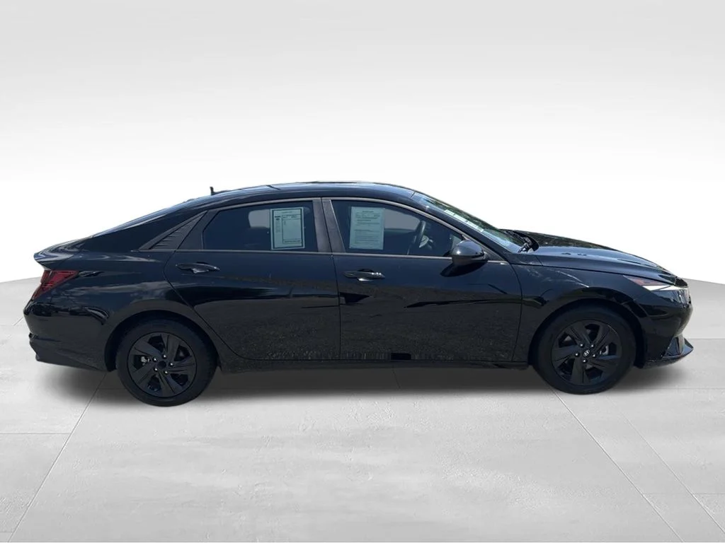 Used 2023 Black Hyundai SEL image 6