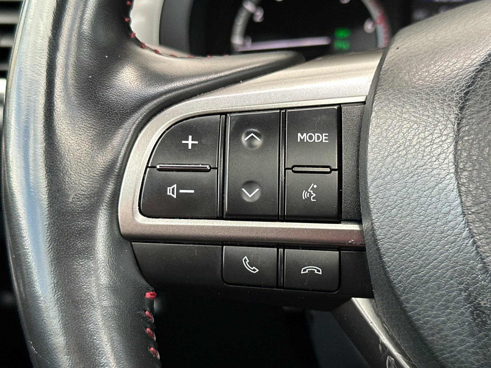Used 2022 Silver Lexus 460 image 27
