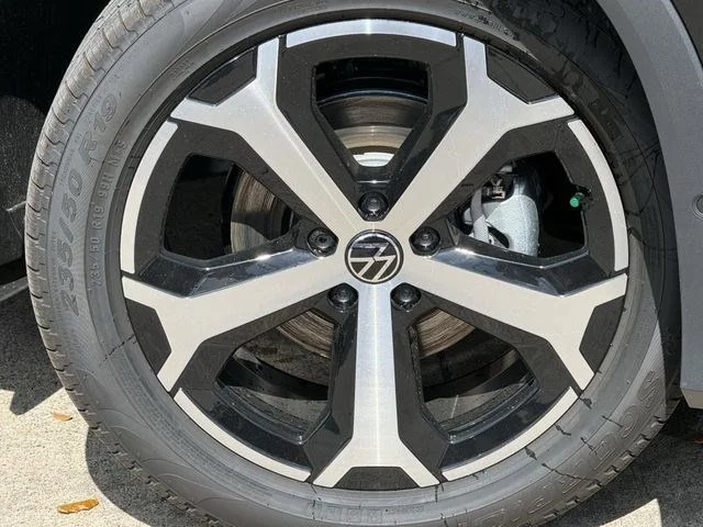 New 2026 Black Volkswagen 2.0T SE image 7