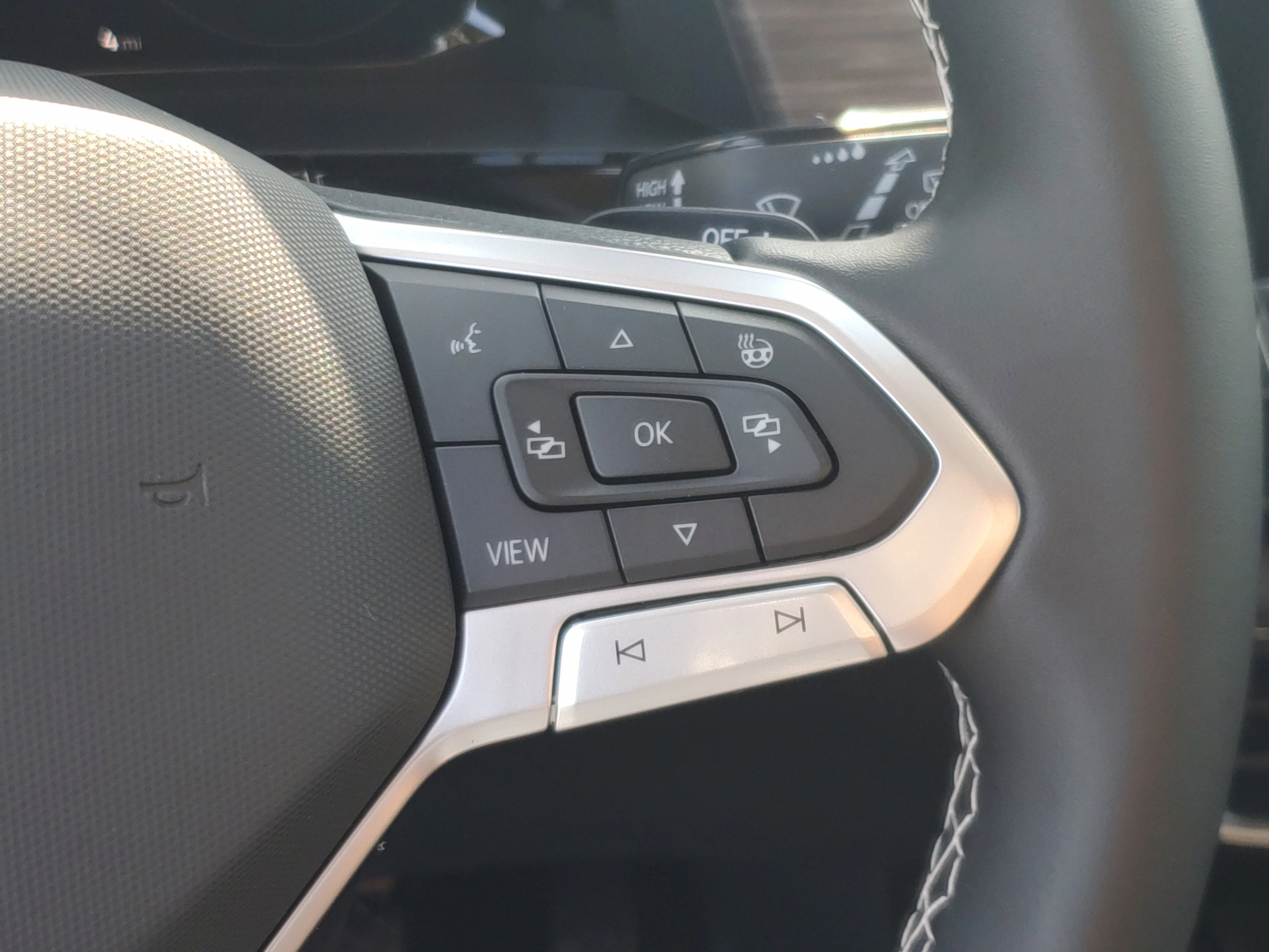 New 2026 White Volkswagen 2.0T SEL image 26