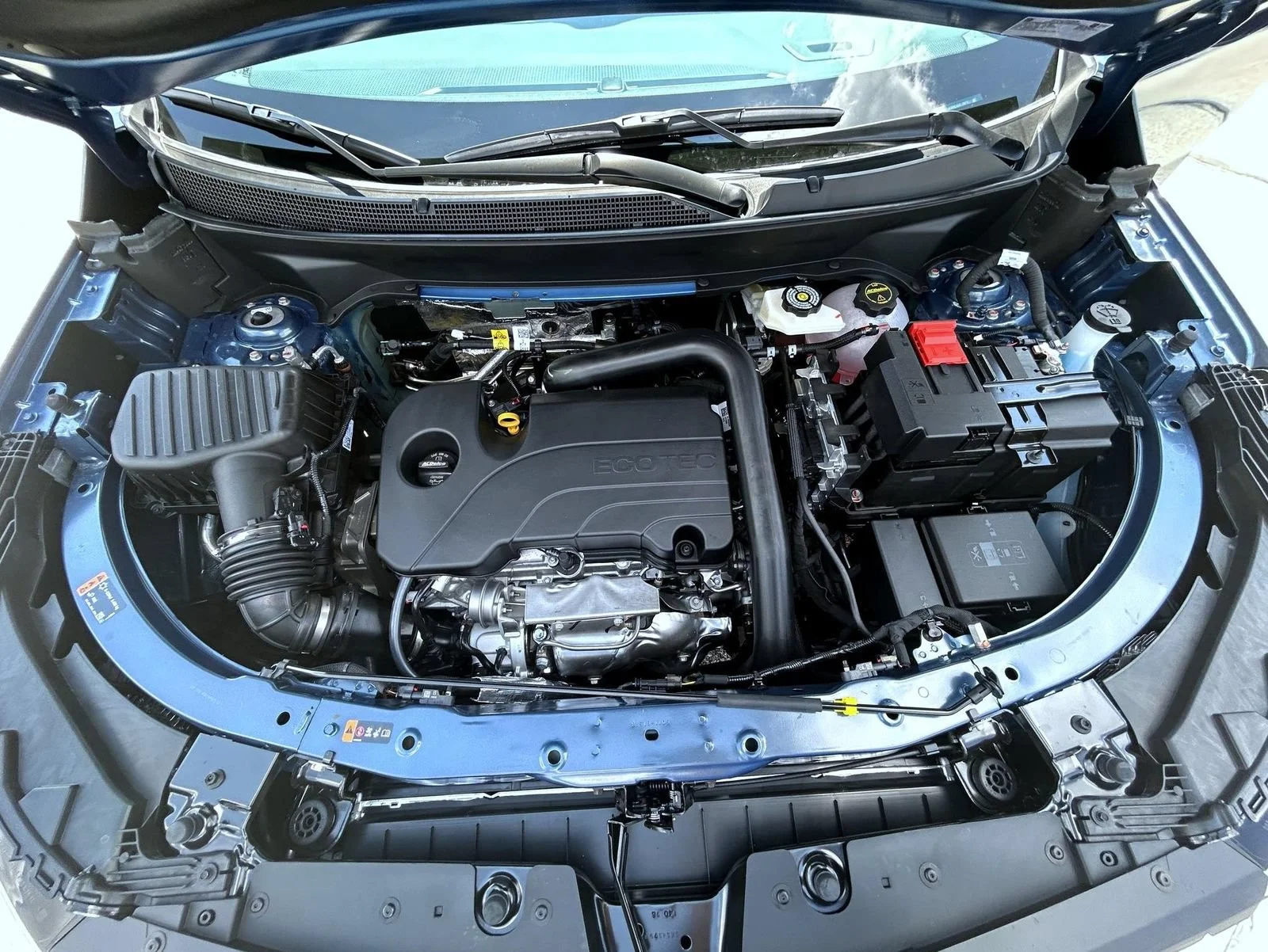New 2027 Lakeshore Blue Metallic Chevrolet LT image 24