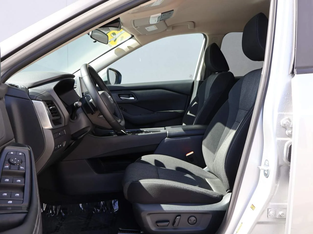 2025 Nissan Rogue SV - Photo 8