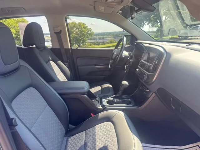 Used 2019 Gray Chevrolet Z71 image 11