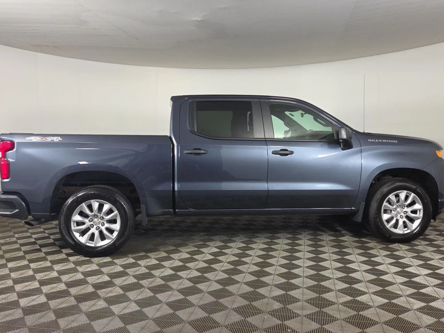Used 2021 Shadow Gray Metallic Chevrolet Custom image 18