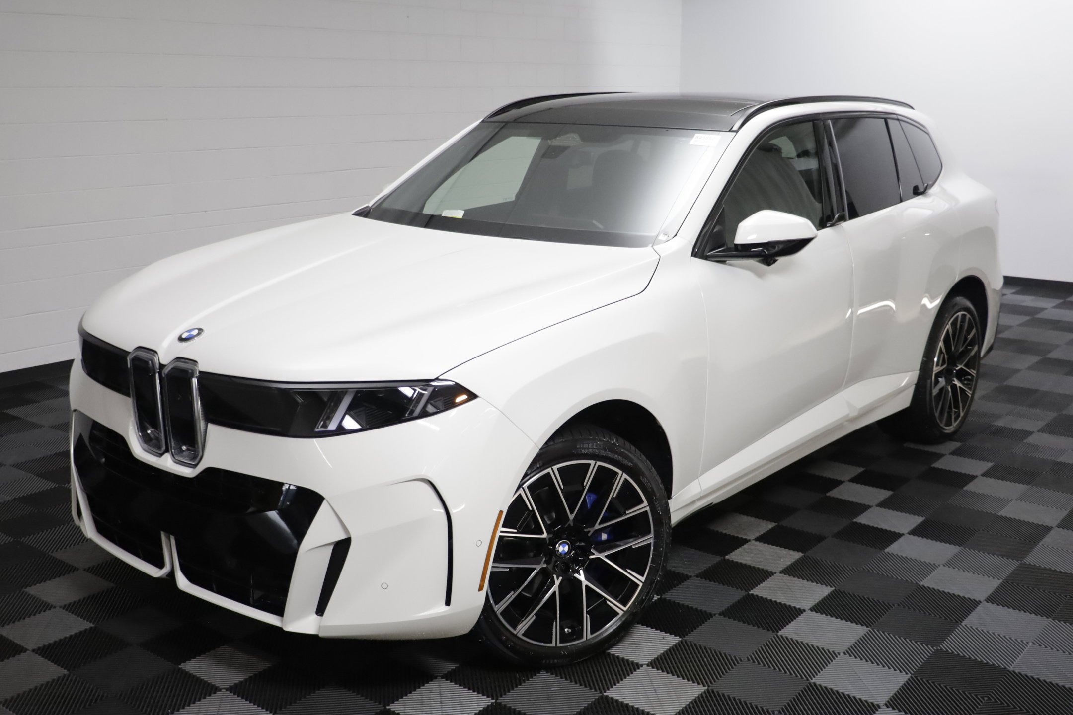 New 2027 Alpine White BMW  image 2
