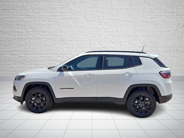 New 2026 Bright White Clearcoat Jeep Latitude image 2