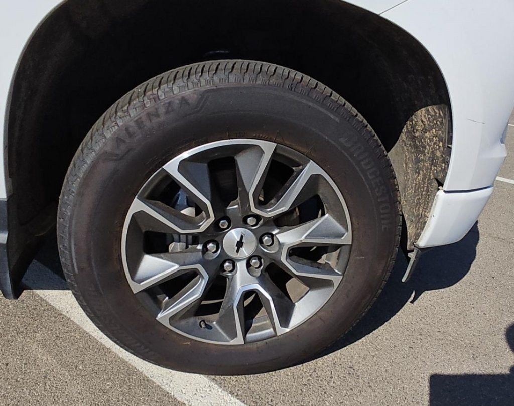 Used 2023 White Chevrolet RST image 7