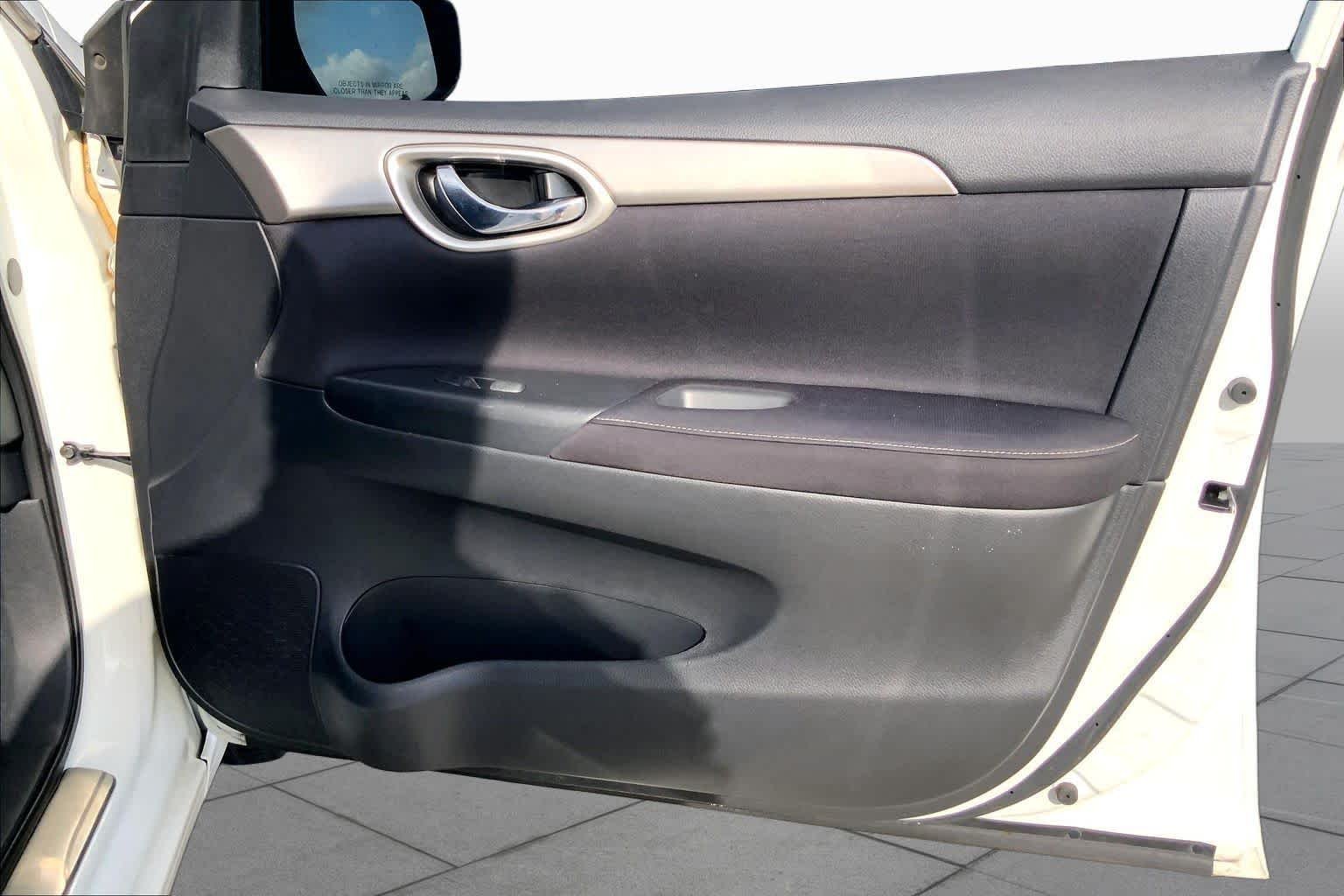 Used 2014 Aspen White Nissan SV image 22
