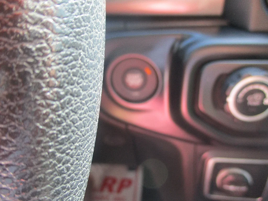 Used 2019 Granite Crystal Metallic Clear Coat Jeep Sport image 6