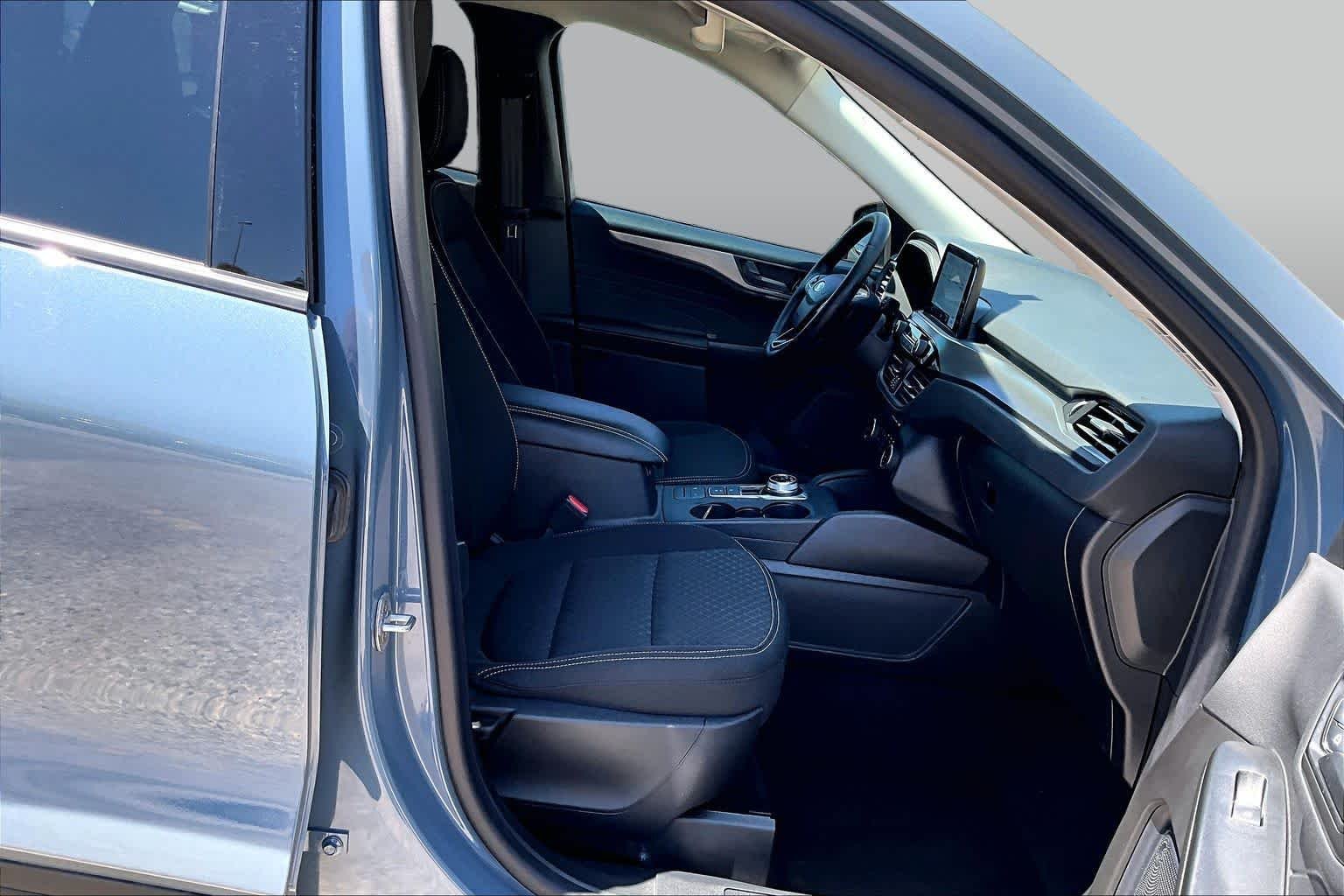 Used 2024 Vapor Blue Metallic Ford Active image 9