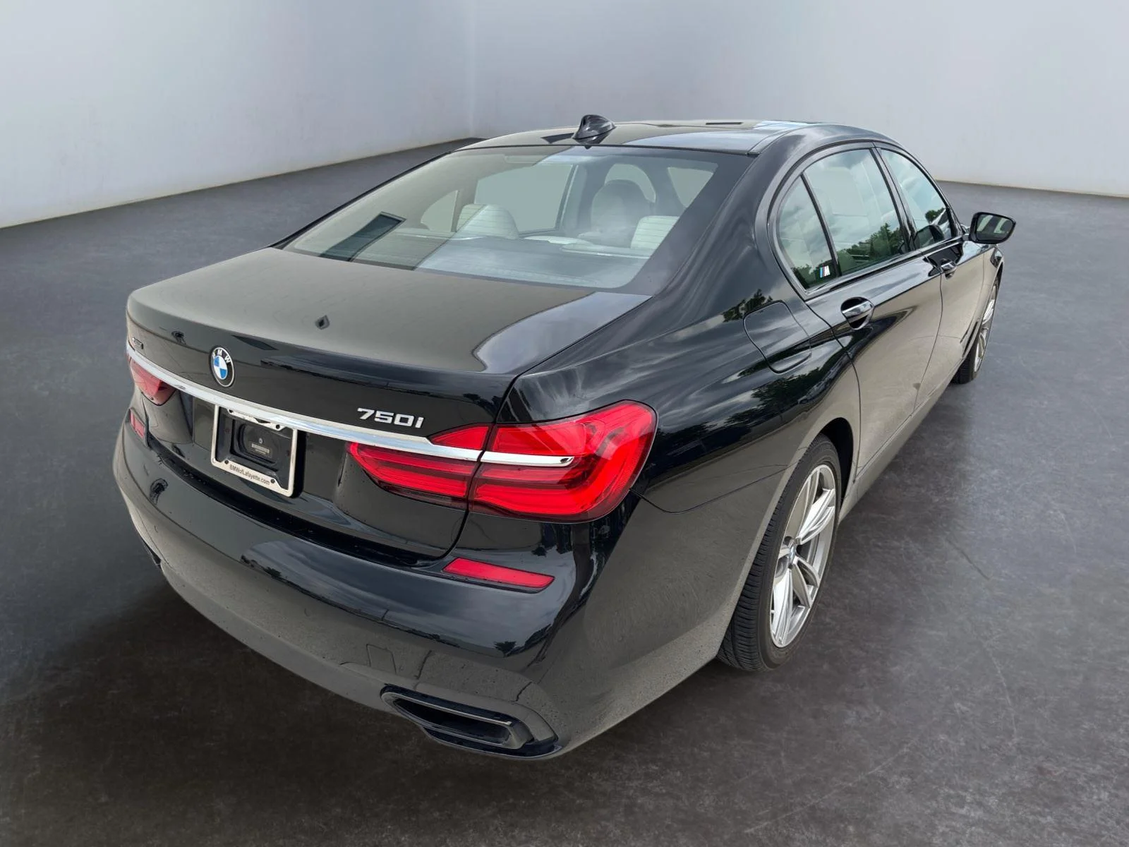 Used 2017 Black Sapphire Metallic BMW 750i xDrive image 13