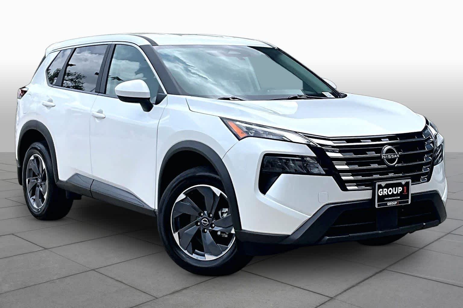 Used 2026 Everest White Pearl Tricoat Nissan SV image 3