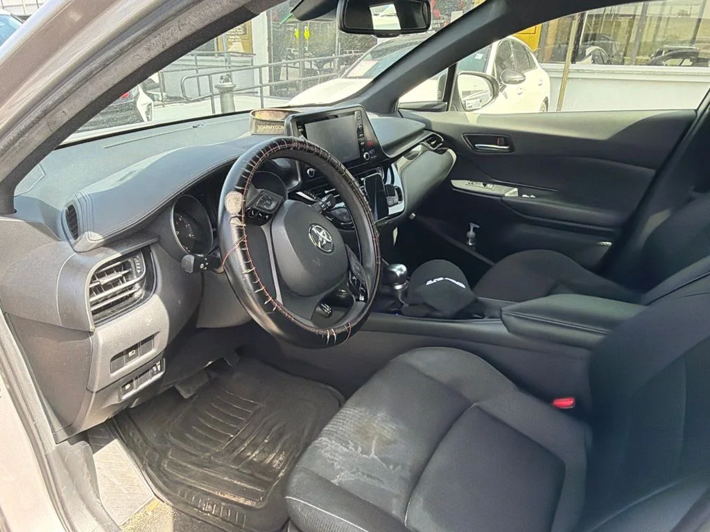 Used 2019 Silver Toyota LE image 10