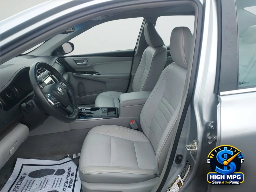 Used 2017 Silver Toyota XLE image 29