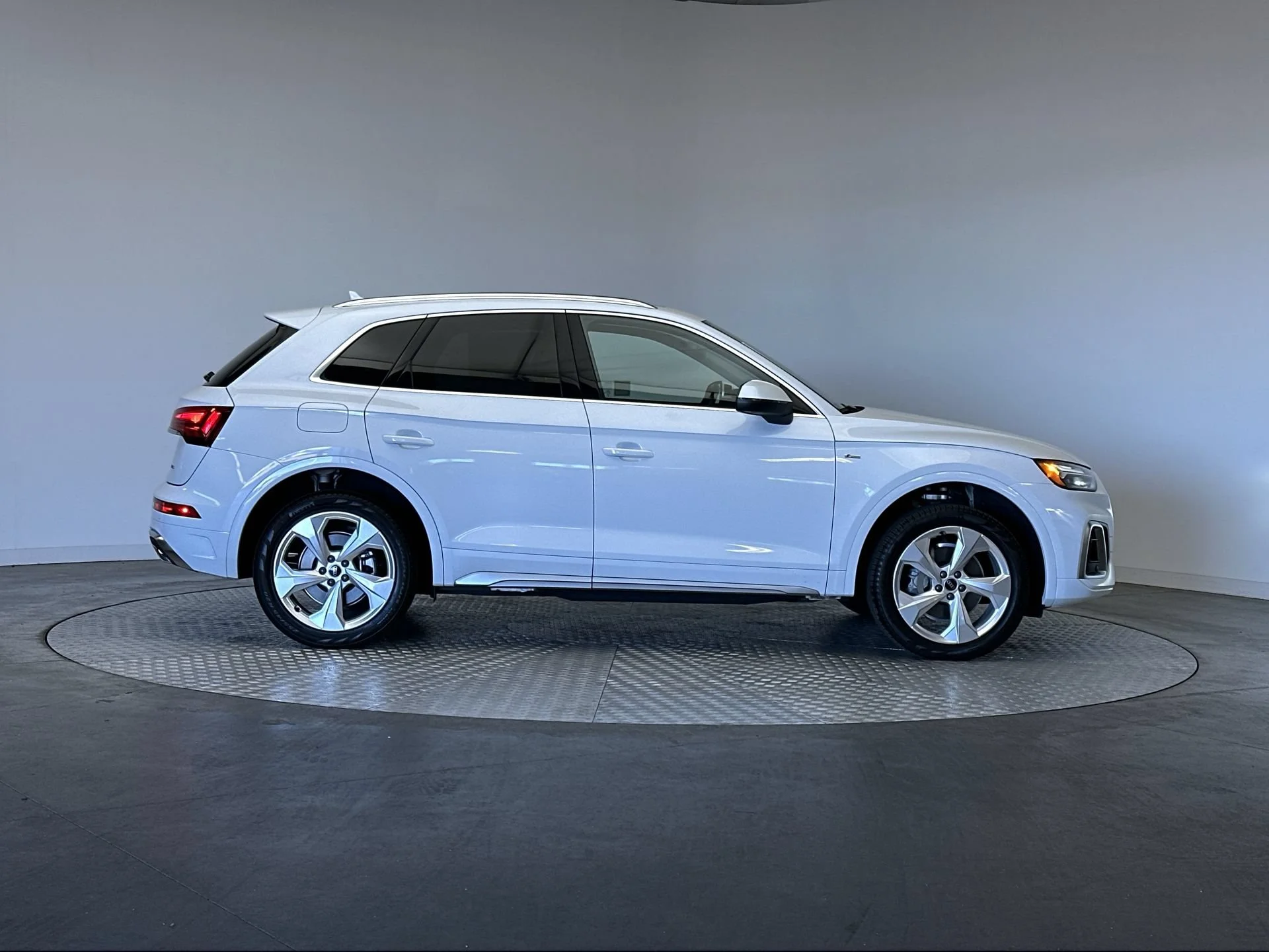 Used 2025 Glacier White Metallic Audi S line Premium Plus image 10