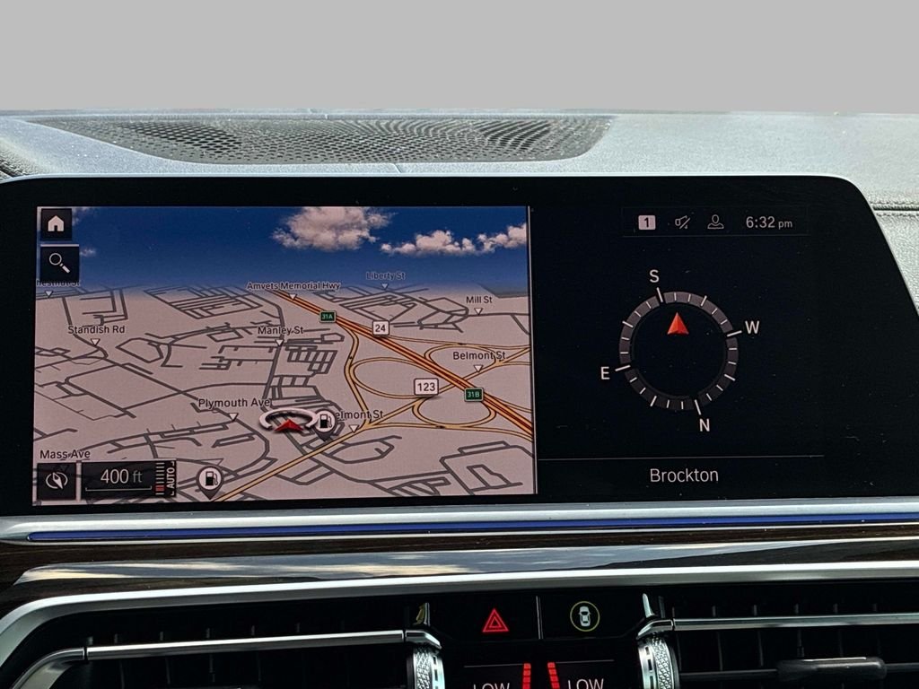 Used 2021 White BMW xDrive40i image 41