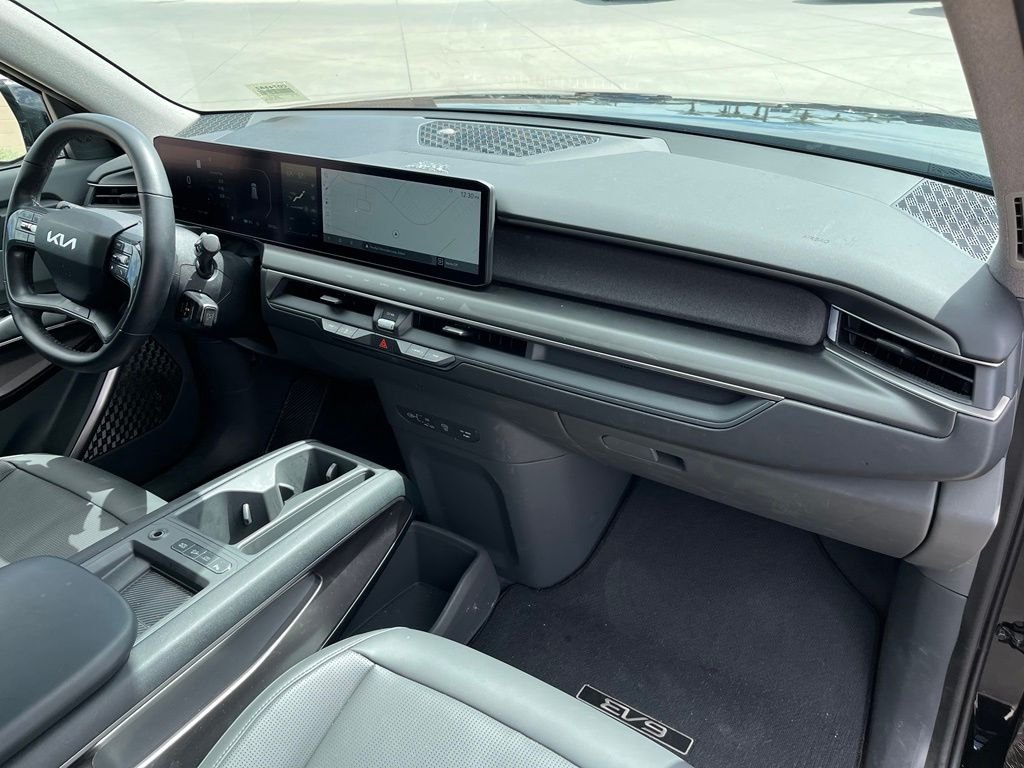 Used 2024 Black Kia Light Long Range image 14