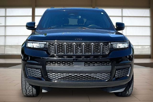 Used 2022 Black Jeep Altitude image 3