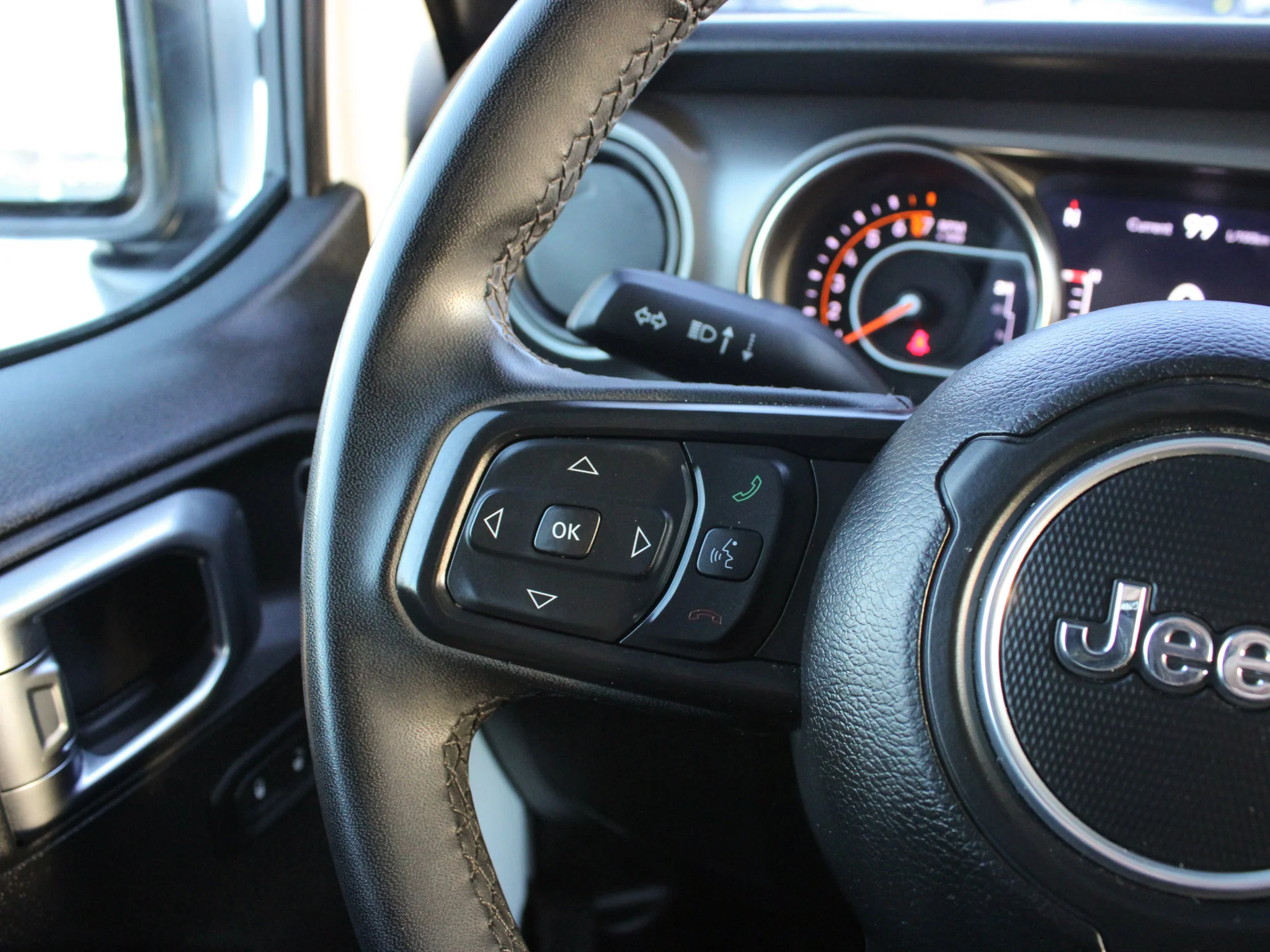 Certified Used 2023 White Jeep Sport S * V6 | Apple CarPlay | Backup Camera | Alpine | Remote Start | Tonneau Cover image 18