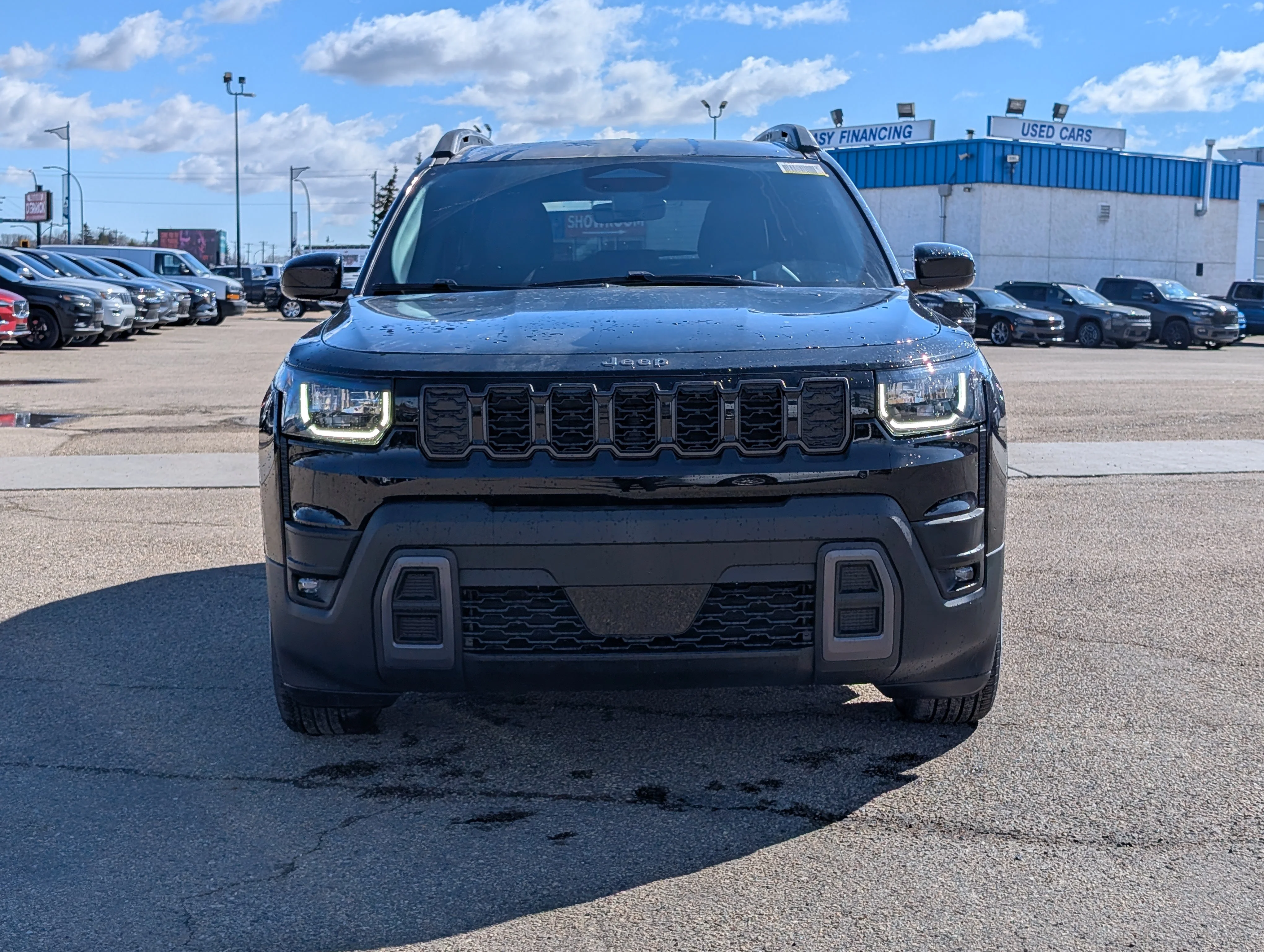 New 2026 Diamond Black Crystal Pearl Jeep Laredo image 10