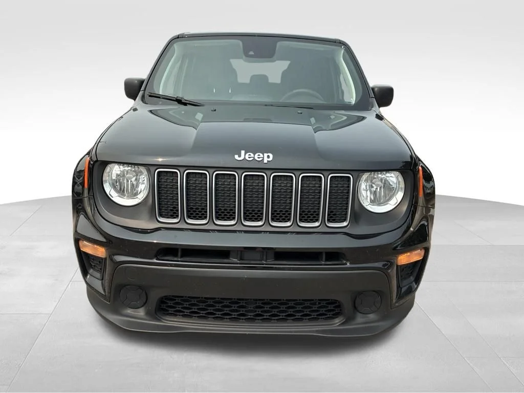 Used 2023 Black Jeep Latitude image 9