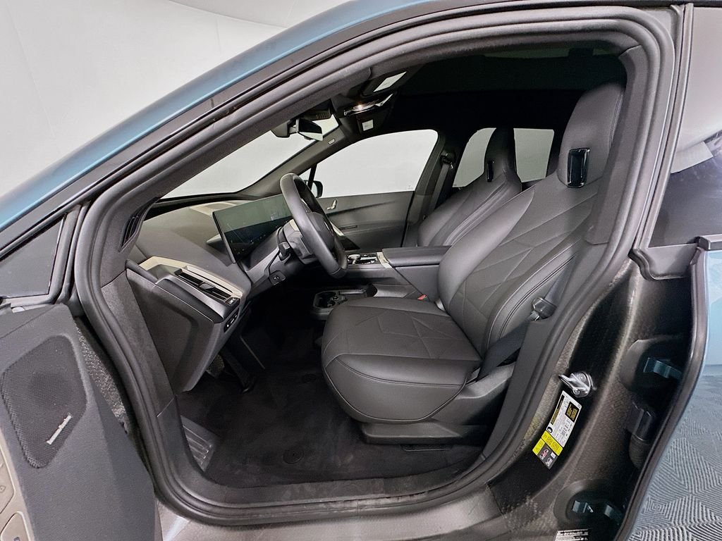 Used 2024 Blue BMW xDrive50 image 22