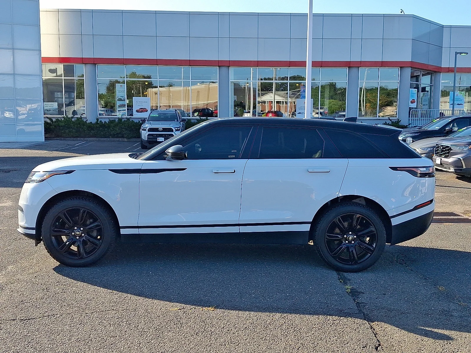 Used 2020 Fuji White - 1AA Land Rover S image 4