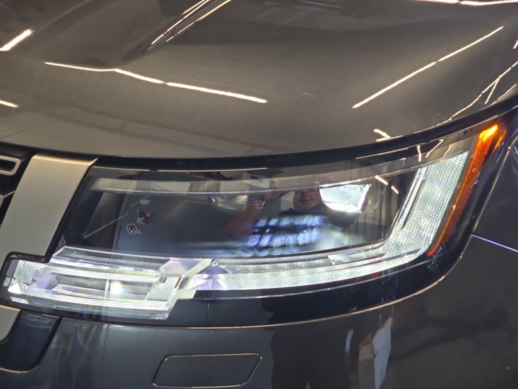 New 2027 Carpathian Grey Land Rover SE image 21
