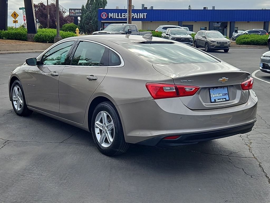 Used 2024 Mineral Gray Metallic Chevrolet LT image 4