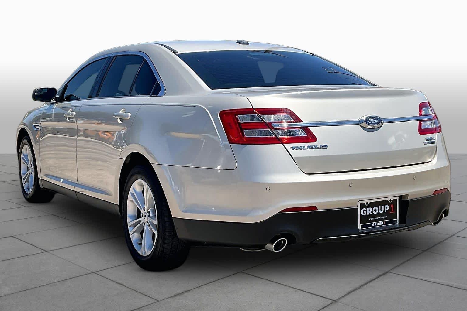 Used 2018 White Gold Metallic Ford SEL image 11