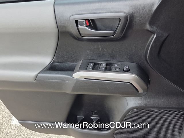 Used 2022 White Toyota SR5 image 31