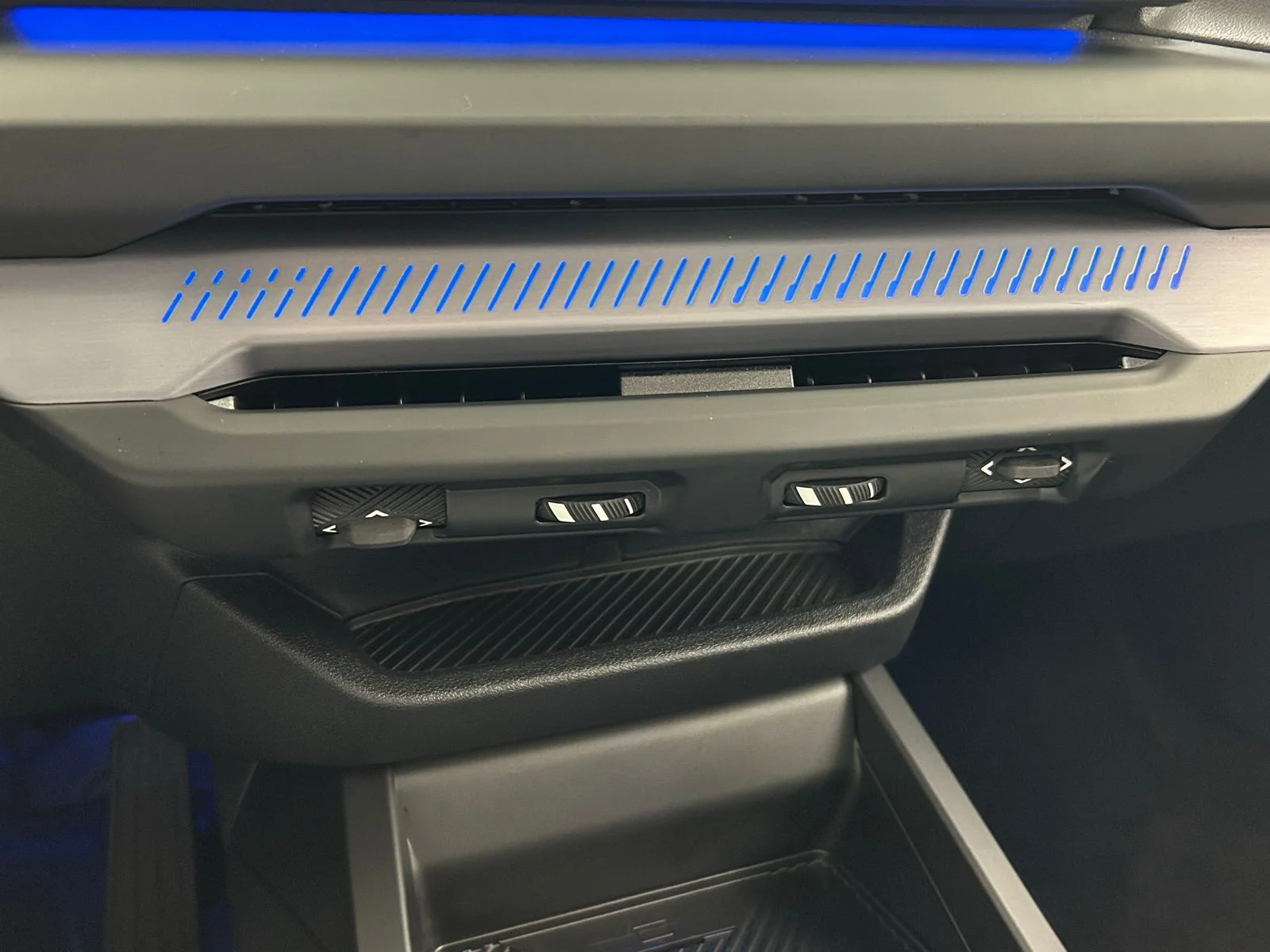 2025 BMW 2 Series 228 - Photo 18