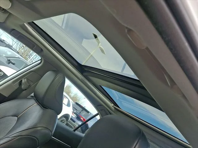 2020 Toyota Camry XLE - Photo 17